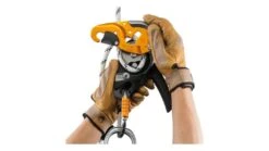 Petzl I'D Self-braking Descender -Petzl Adventure Sales Store opplanet petzl i d self braking descender small d020aa00 pet cas petzl19s47 d020aa00 v2 3