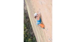 Petzl Meteora Helmets -Petzl Adventure Sales Store opplanet petzl meteora helmet white violet small medium a071da01 usage 1