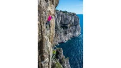 Petzl Meteora Helmets -Petzl Adventure Sales Store opplanet petzl meteora helmet white violet small medium a071da01 usage 3