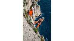 Petzl Meteora Helmets -Petzl Adventure Sales Store opplanet petzl meteora helmet white violet small medium a071da01 usage 4